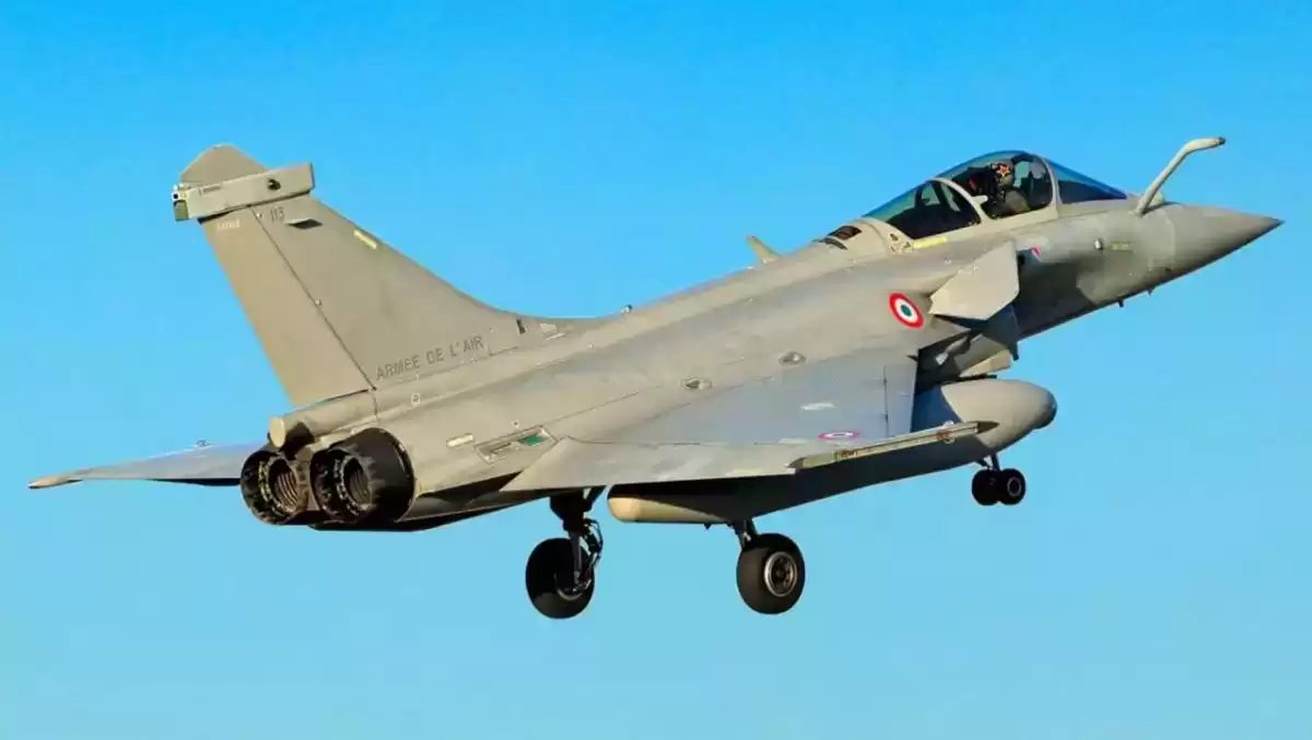 歼-10C战机实战封神！两国抢购，印媒酸了：实战就是最佳广告