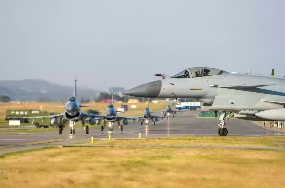 歼-10C战机实战封神！两国抢购，印媒酸了：实战就是最佳广告