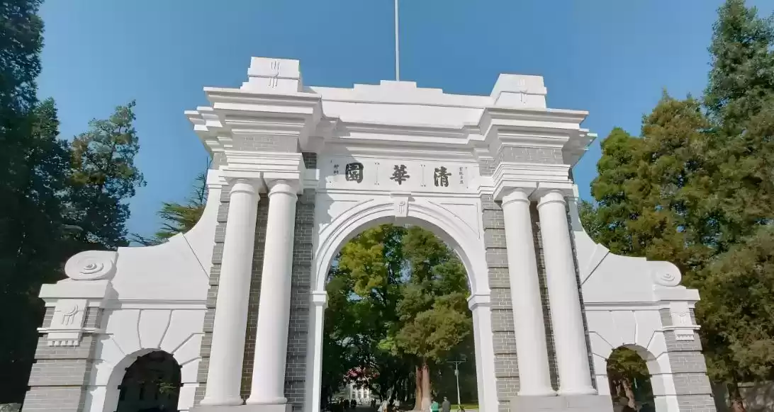 中国AI大学TOP50震撼发布：清华登顶，两电一邮杀入前10强！