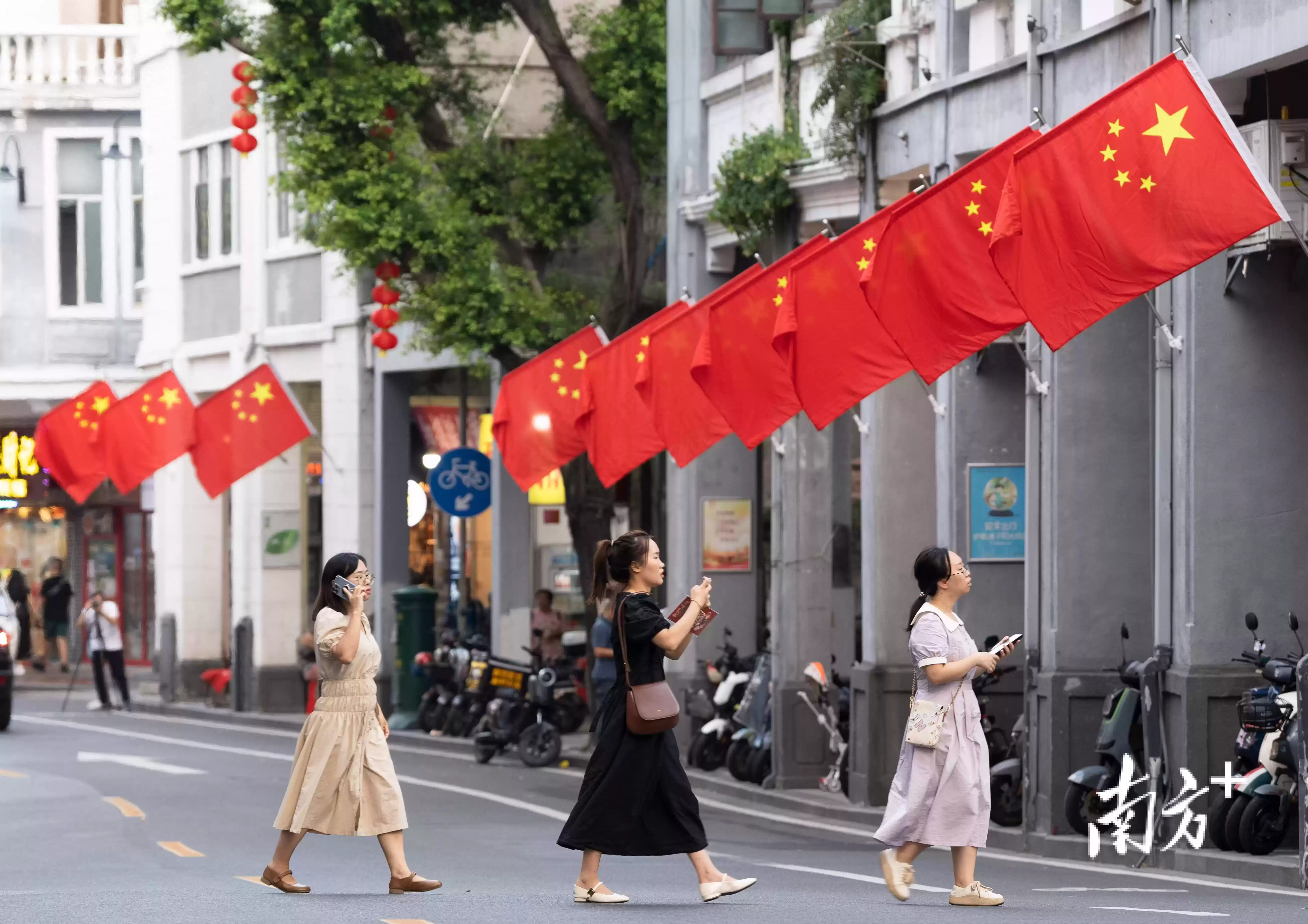 国旗广告警示录：违法必刑，红线勿碰！