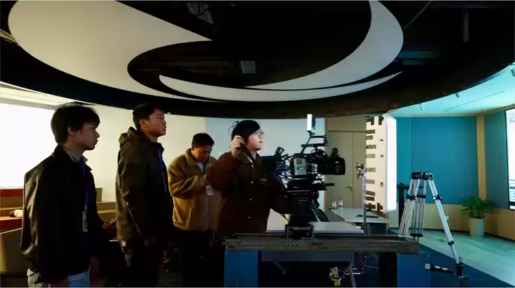 品牌视觉引爆点:公司广告片拍摄实战指南,用镜头定义市场 品牌视觉引爆点:公司广告片拍摄实战指南,用镜头定义市场