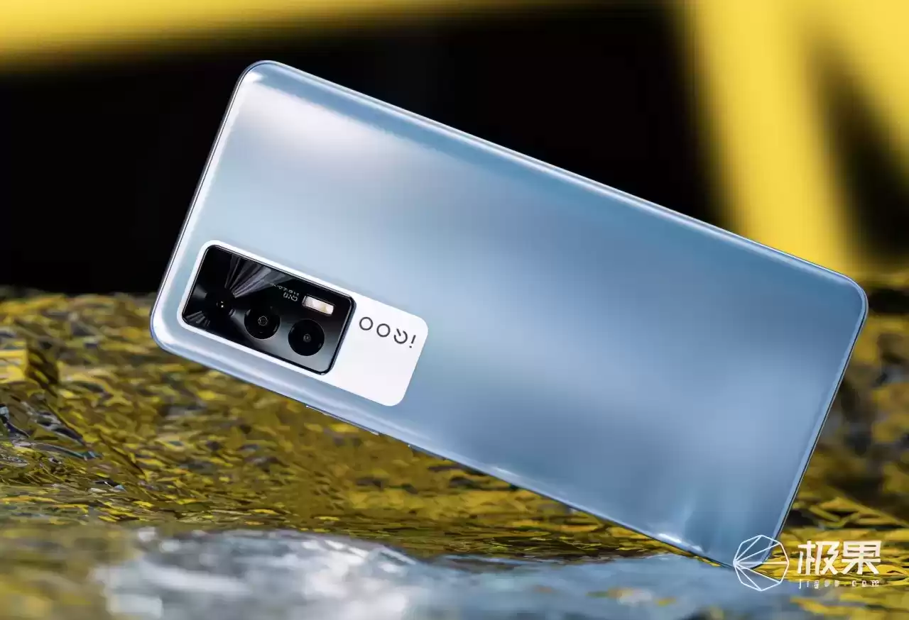 iQOO Neo5深度评测：双芯怪兽，游戏帧率狂飙120！