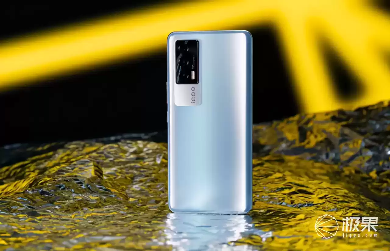iQOO Neo5深度评测：双芯怪兽，游戏帧率狂飙120！