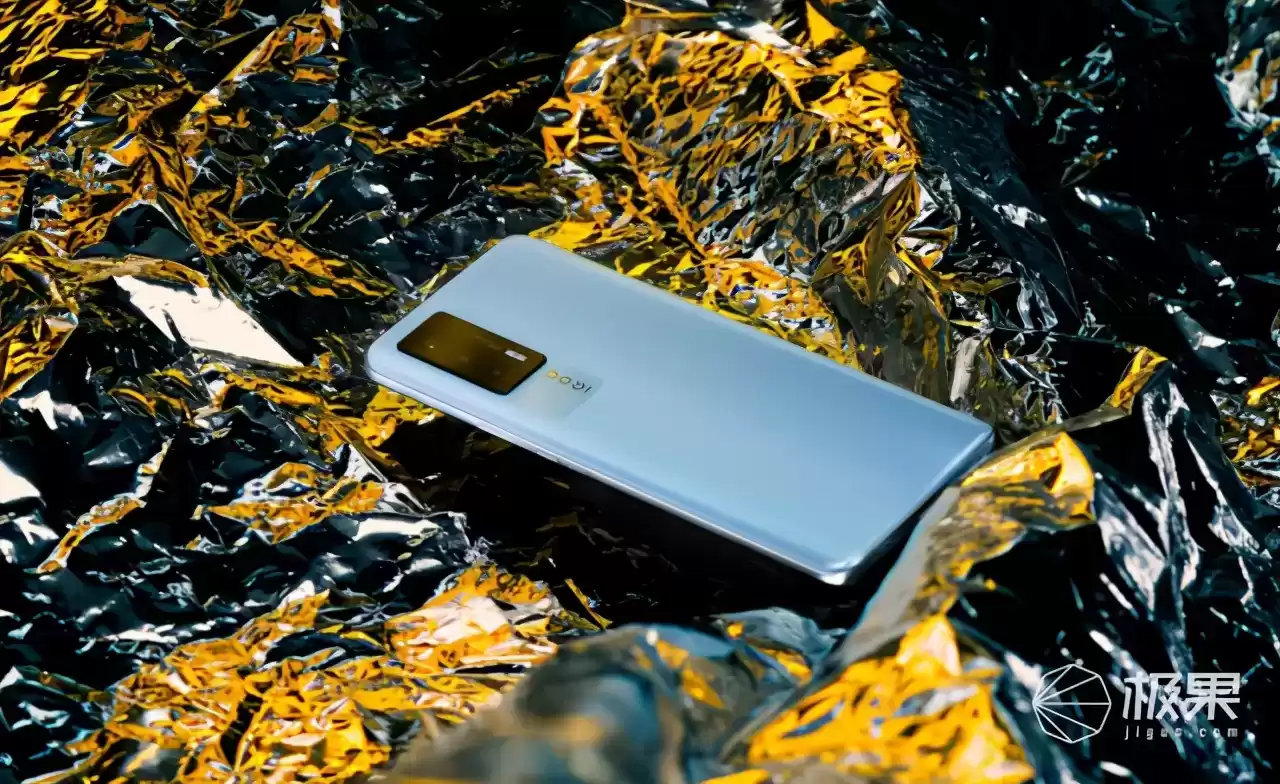 iQOO Neo5深度评测：双芯怪兽，游戏帧率狂飙120！