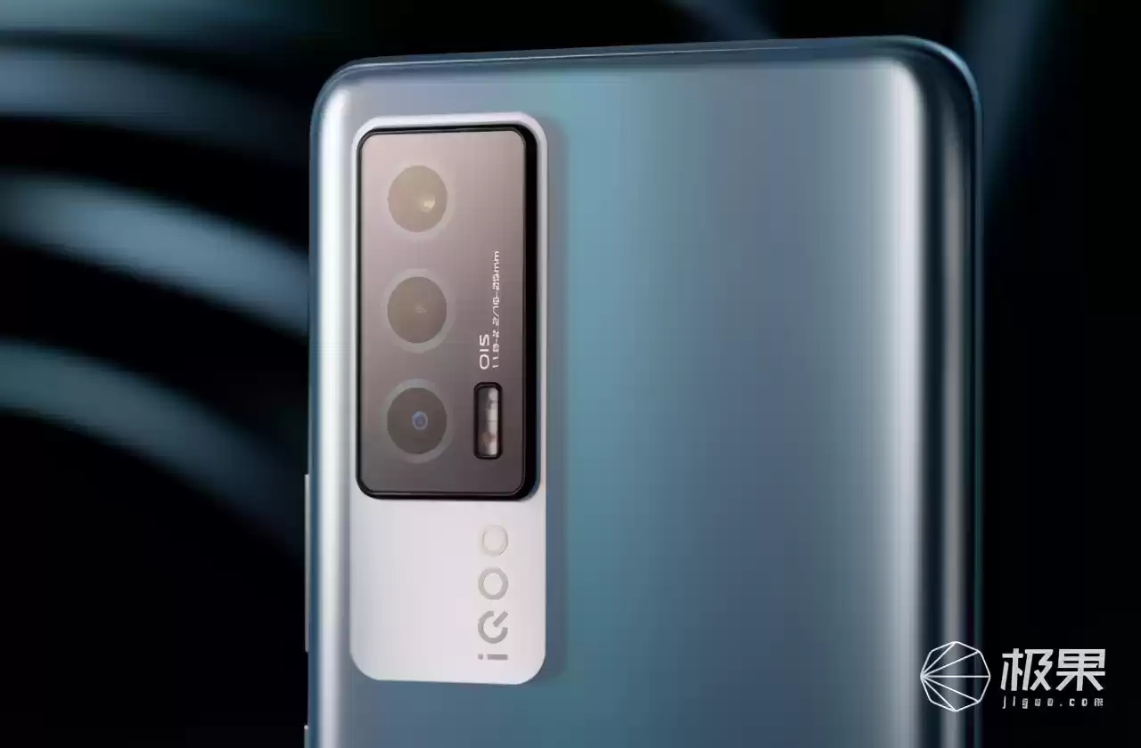 iQOO Neo5深度评测：双芯怪兽，游戏帧率狂飙120！