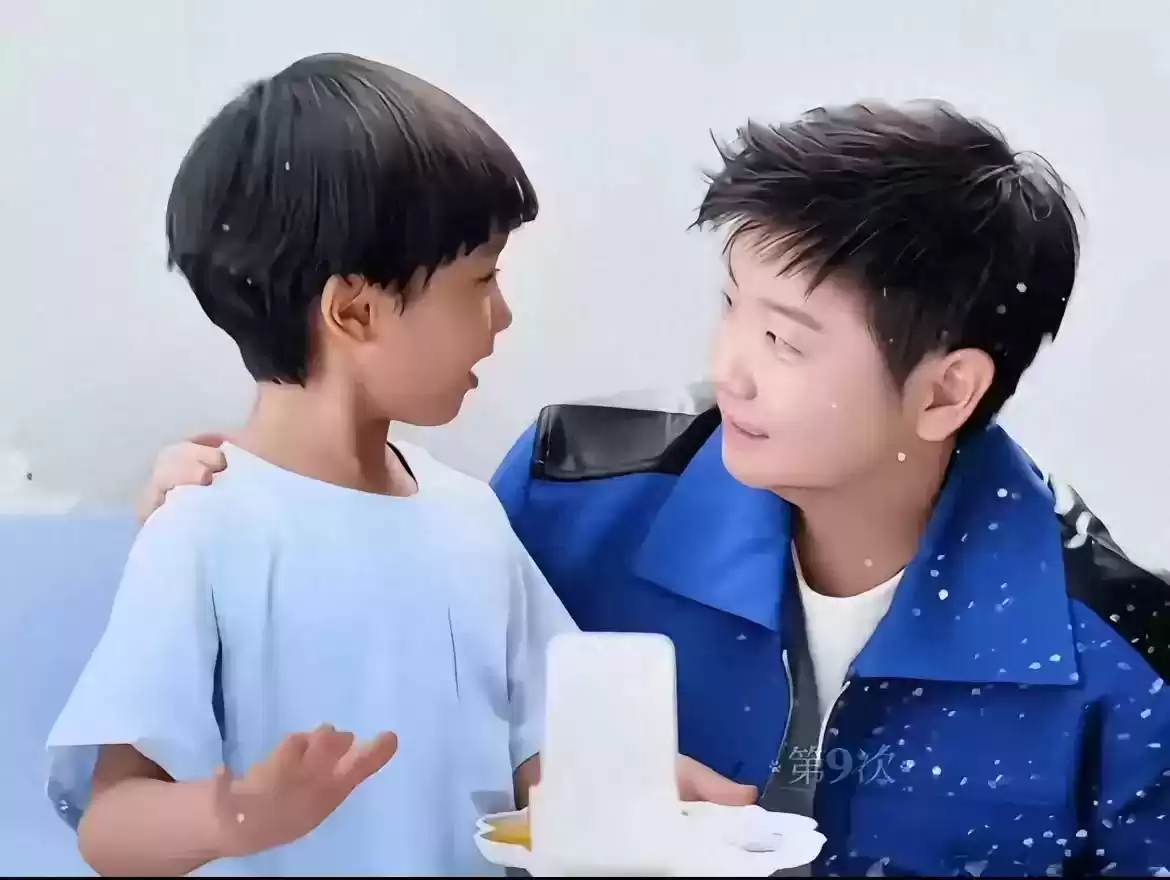 莎莎擦脸名场面刷爆全网!维达纸巾秒空,手速党狂欢赢麻了! 莎莎擦脸名场面刷爆全网!维达纸巾秒空,手速党狂欢赢麻了!