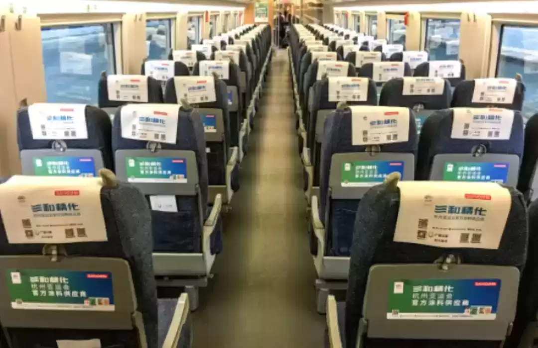 高空轰炸 vs 地面占领：飞机广告与列车广告的营销终极指南！