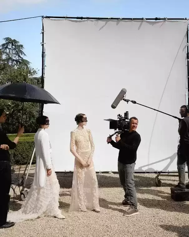 迪奥2026早春大片:精裁艺术与时尚语言的华丽交响! 迪奥2026早春大片:精裁艺术与时尚语言的华丽交响!