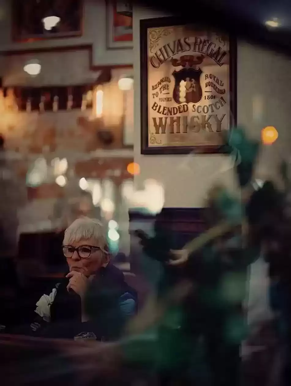 橱窗摄影魔法:瞬间点燃你的街头灵感! 橱窗摄影魔法:瞬间点燃你的街头灵感!