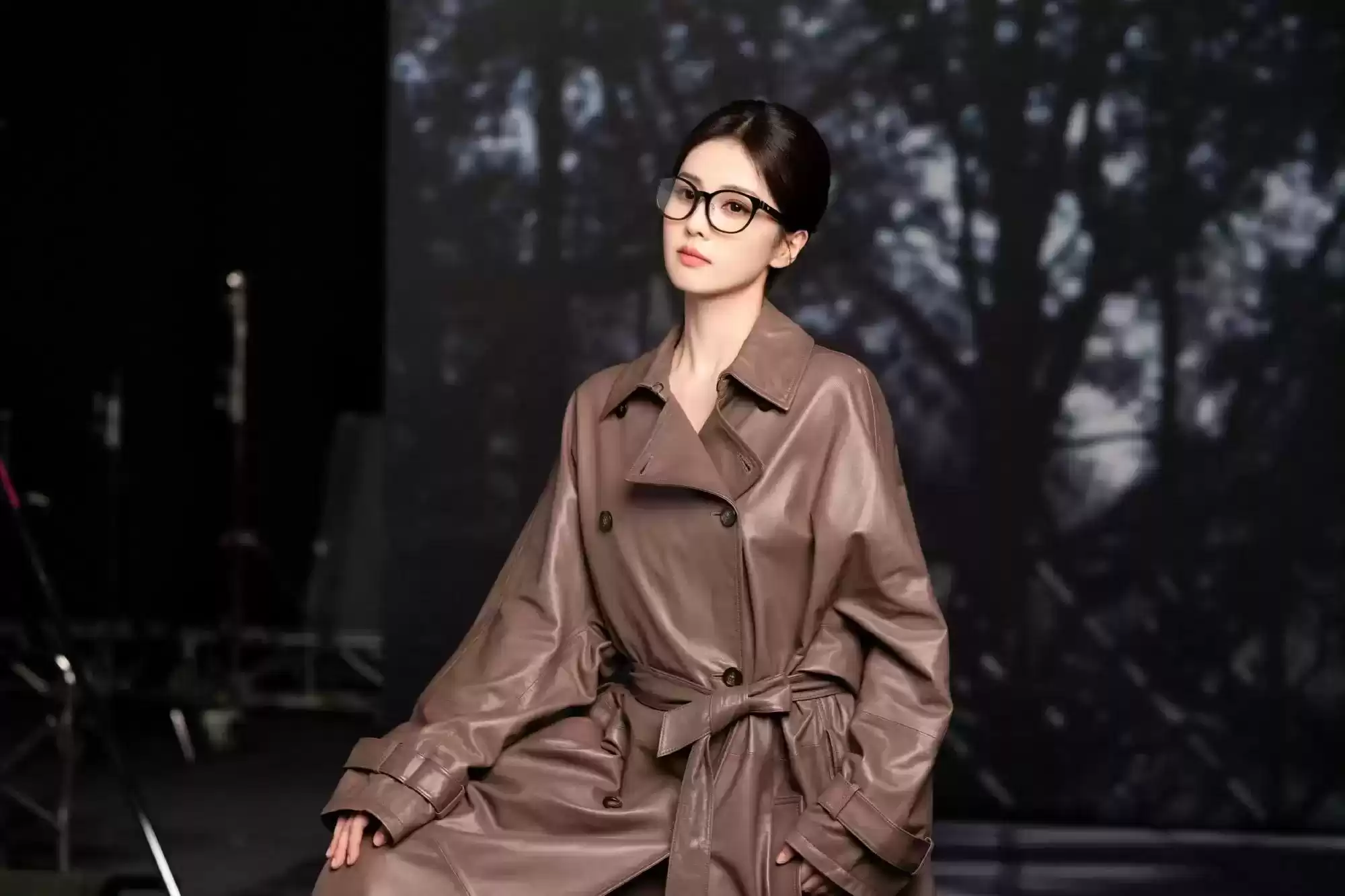 白鹿阿玛尼大片震撼解析:高级感炸裂,少女蜕变惊艳全场! 白鹿阿玛尼大片震撼解析:高级感炸裂,少女蜕变惊艳全场!