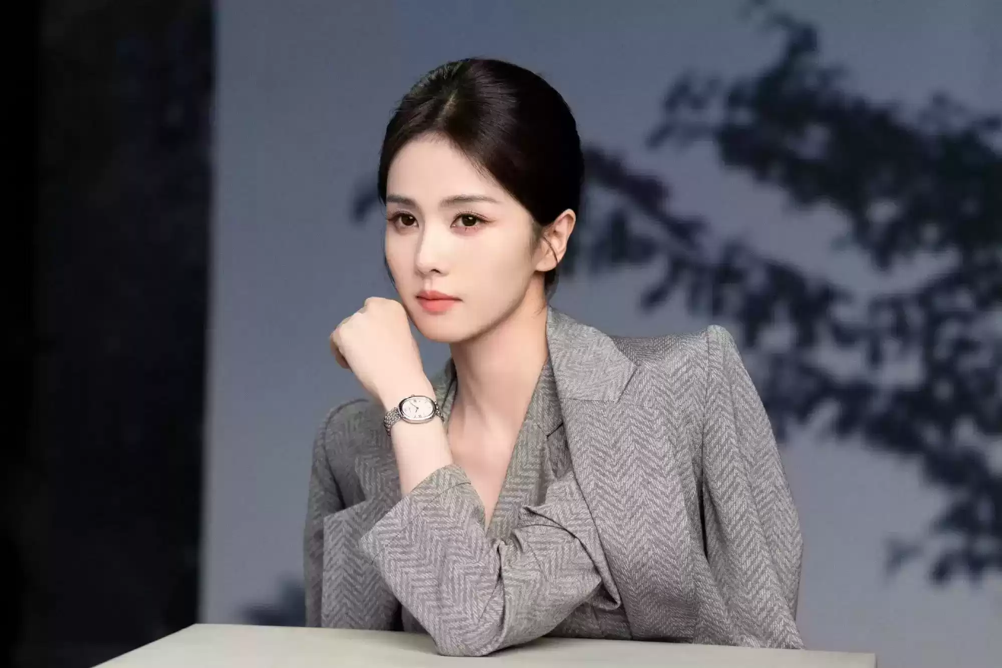 白鹿阿玛尼大片震撼解析:高级感炸裂,少女蜕变惊艳全场! 白鹿阿玛尼大片震撼解析:高级感炸裂,少女蜕变惊艳全场!